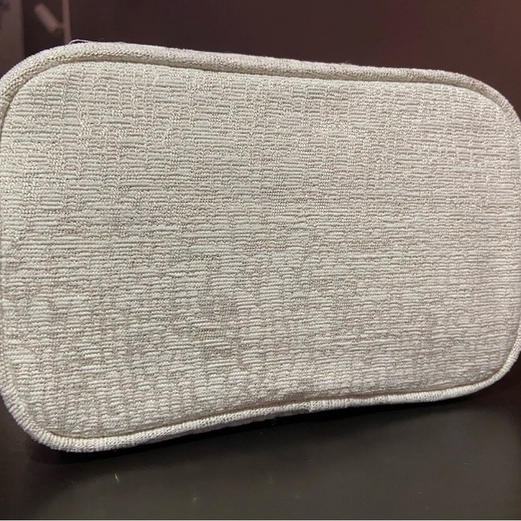 CHANEL Makeup Bag 2023 Holiday Beige Pouch Only Limited Edition! Authentic! NEW! - Picture 5 of 6